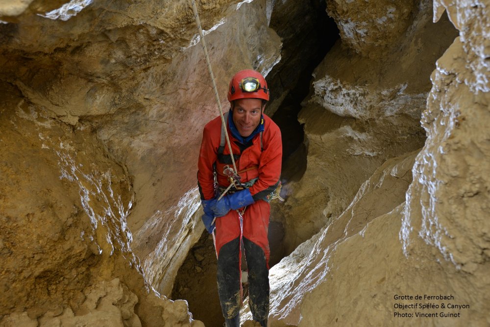 Visite de la Grotte de Ferrobach à Nescus