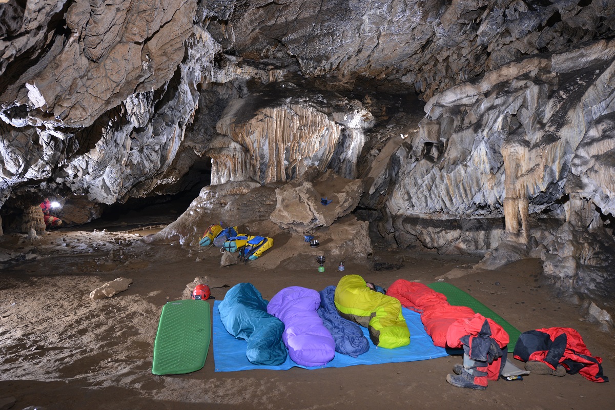Dormir sous terre, une expérience originale dans le Parc Naturel des Pyrénées ariégeoises